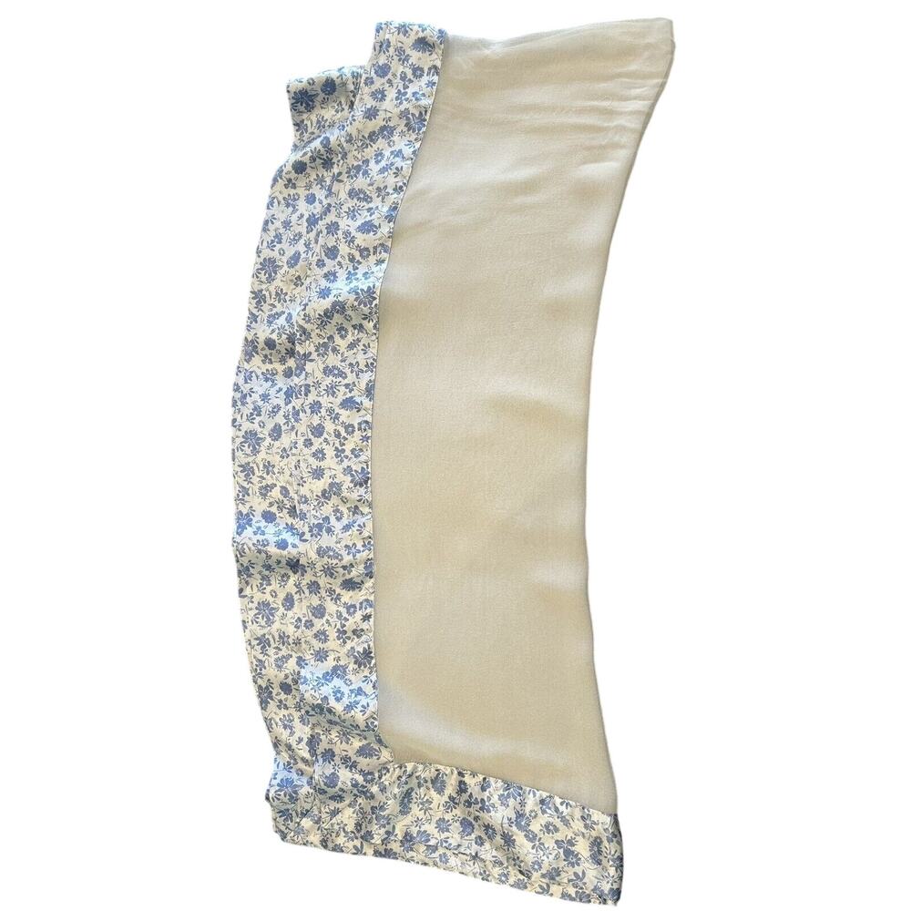 Italca Blue and White Wrap 100% Silk - Picture 5 of 6